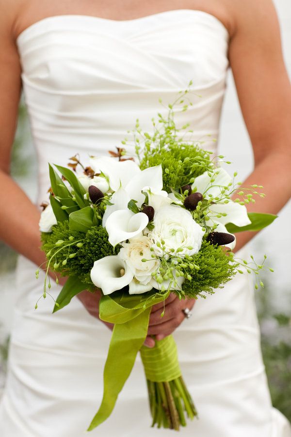 calla-lilies-_-various-loose-green-cascade-bouquet.jpg