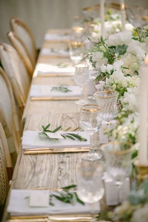 white-and-green-wedding-table-setting-ideas-2017-trends.jpg