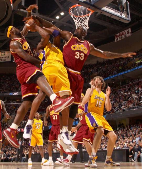 kobe_bryant_is_double_defended_by_lebron_james_and_shaq.JPG