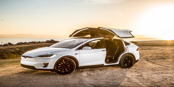 2016-tesla-model-x-p90d-front-three-quarter-doors-open.jpg