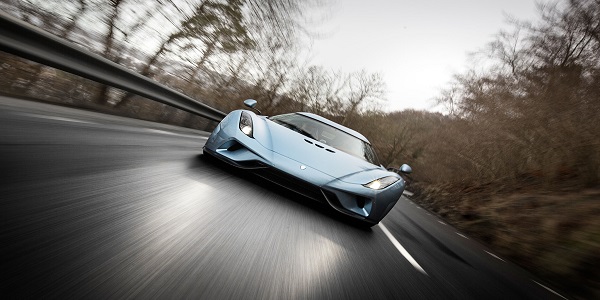 koenigsegg-regera-prototype-front-view-in-motion-08.jpg