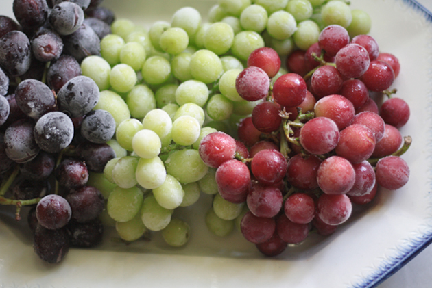 red-white-blue-sugared-frozen-grapes-58031.jpg