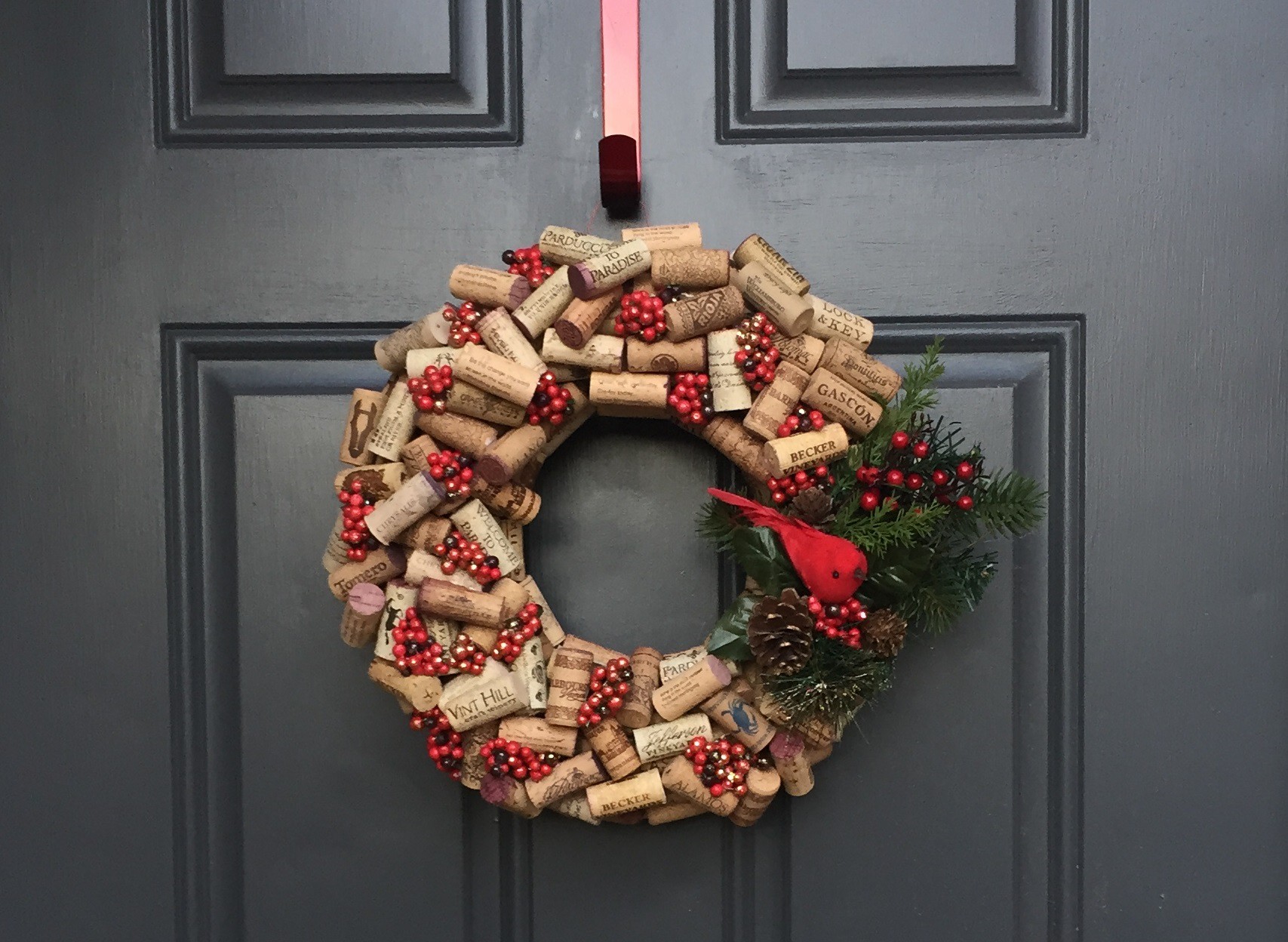 wine-cork-wreath-finished-up-close3-e1416925200890.jpg