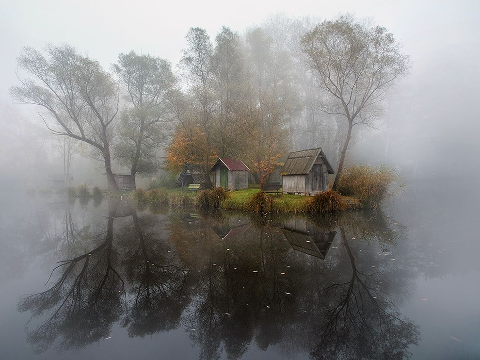 szodliget-hungary-mist-cabin_86773_990x742.jpg