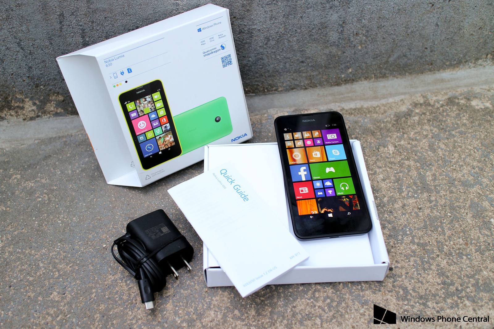 lumia_630_unboxing2.jpg