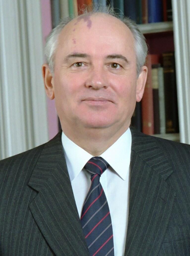 mikhail_gorbachev_in_the_white_house_library_cropped.jpeg