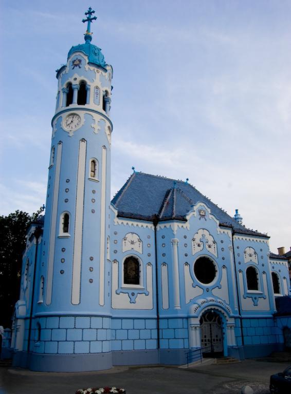Lechner-Ödön-Szent-Erzsébet-Kék-templom-Pozsony.jpg
