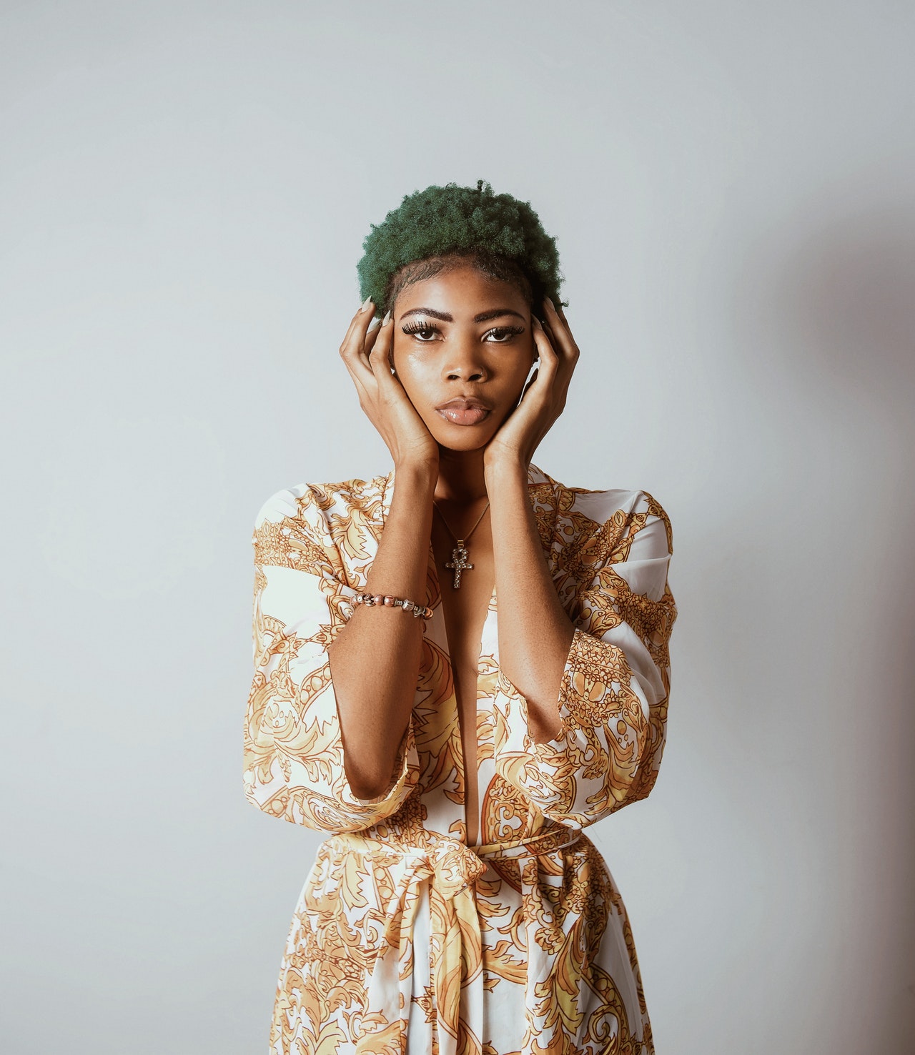 beautiful-woman-green-hair-kimono-1895896.jpg