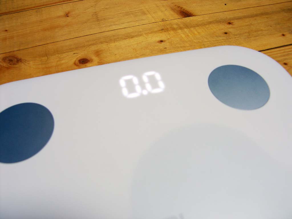 xiaomi-mi-body-fat-smart-scale-tells-much-more-than-just-your-weight-004.jpg