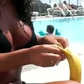 Banánevés nő módra - videó