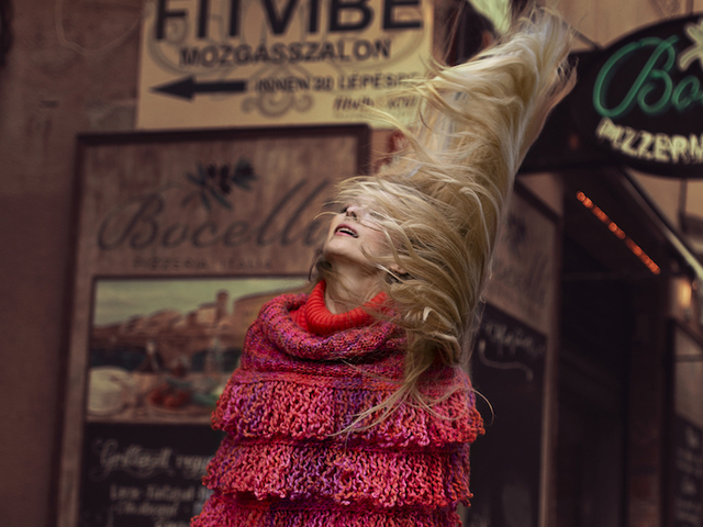 Ronda pulcsi helyett "statement" pulcsik