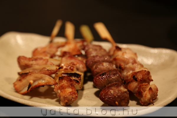 yakitori (csupa csirke, szív, máj, bőr, volt még két tálnyi)