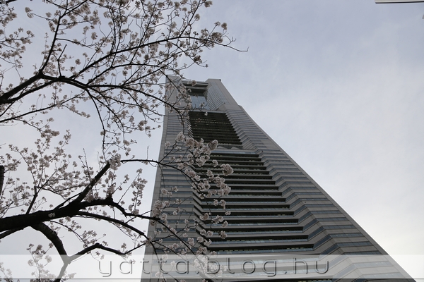 Landmark Tower (nemrég még ez volt Japán legmagasabb felhőkarcolója, majd mutatjuk az új csúcstartót)