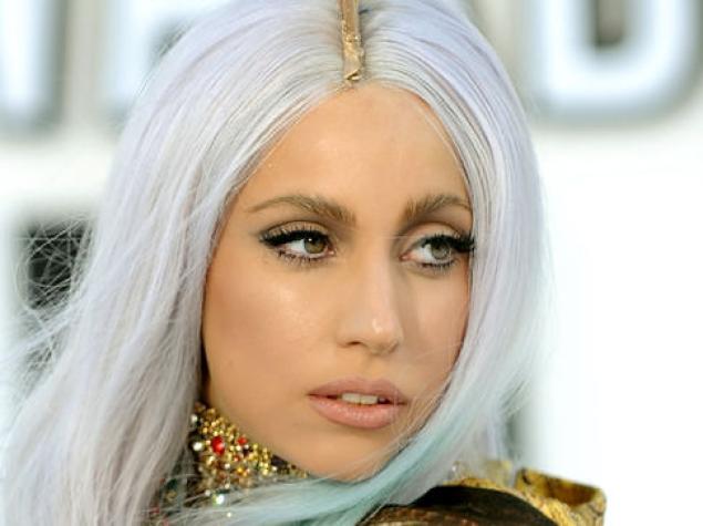 lady_gaga_4-005_1692365_2034.jpg