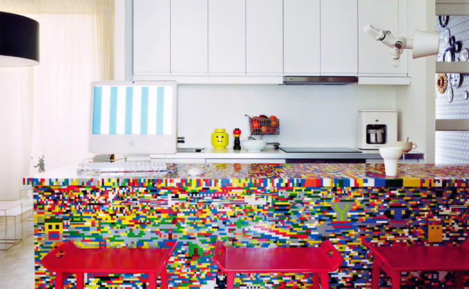 pics-kitchen-island-made-of-20000-lego-bricks-1.png