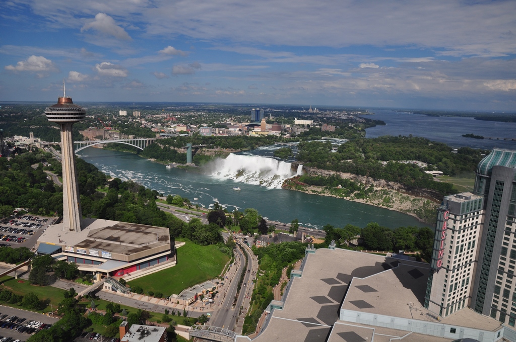 A Skylon-Tower es a kornyek tavolabbrol (internetes kep)