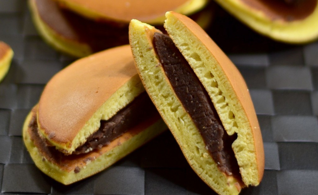 Dorayaki<br />Amerikai palacsintahoz hasonlo, anko-val, gesztenyevel, tejszinhabbal, esetleg a fagyival toltve.<br />