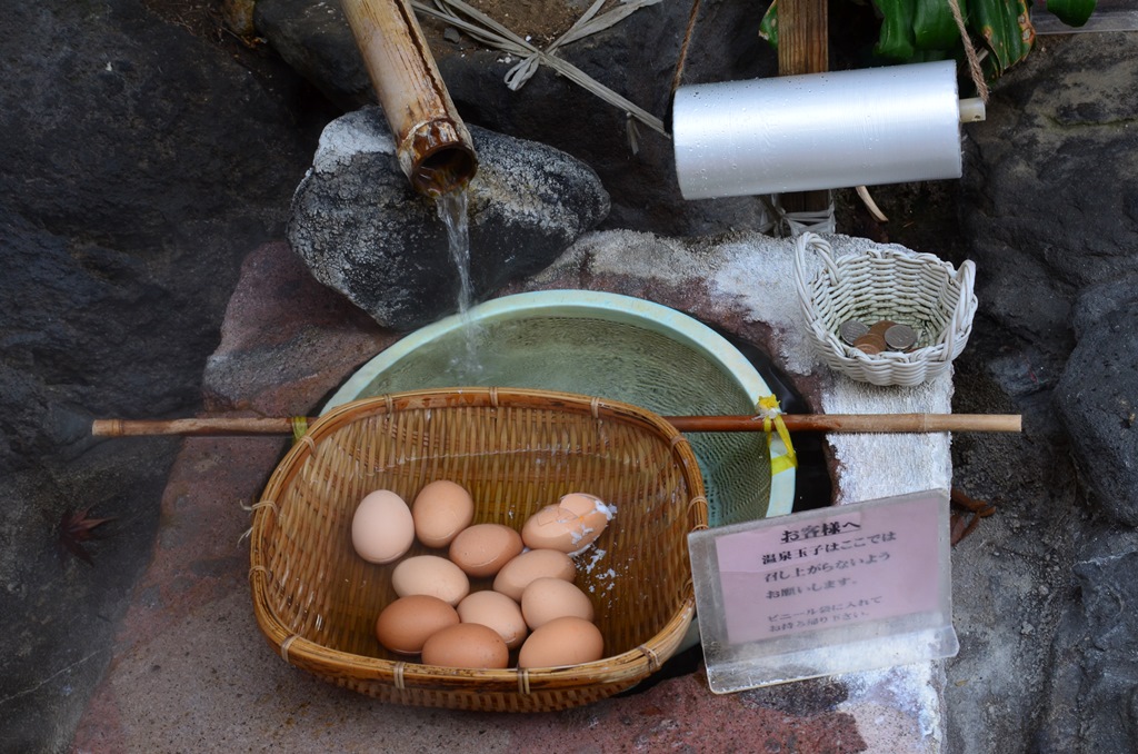 forro termalvizben fott tojast lehet venni az utcaban