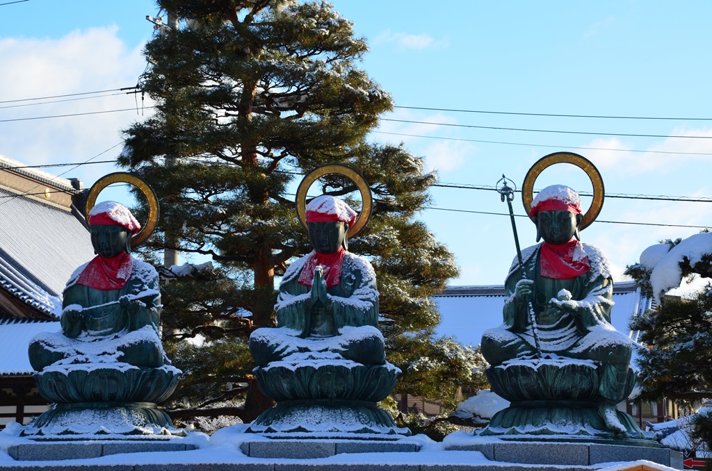 Rokujizo - a hat bodhiszattva szobra, akik lemondtak a buddhista megvilagosodasrol, hogy masoknak segithessenek az udvozulesben.