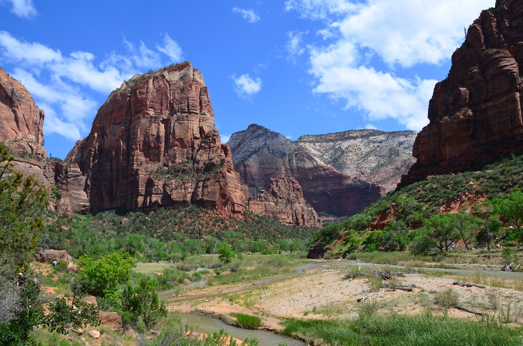 a tavolban az Angels Landing szikla