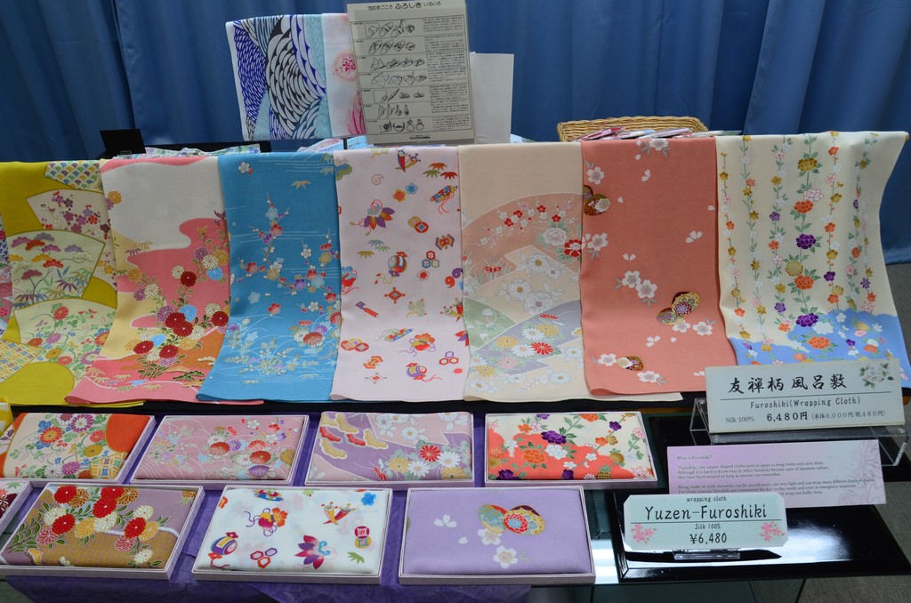 Furoshiki kezzel festett csomagolo kendok: 6480 yenert (kb.50 euro)