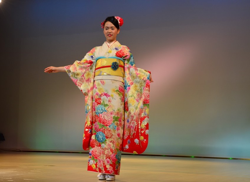 kimono divatbemutato