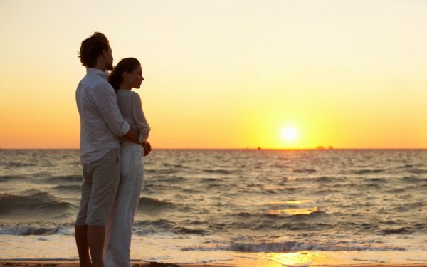 couple_girl_guy_wind_sea_sand_beach_surf_sunset_evening_68285_1280x800-600x375.jpg