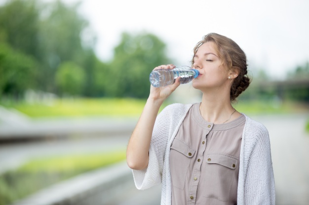 girl-drinking-water-with-blurred-background_1163-63.jpg