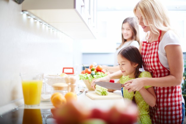 mother-and-daughter-cooking-in-the-kitchen_1098-811.jpg