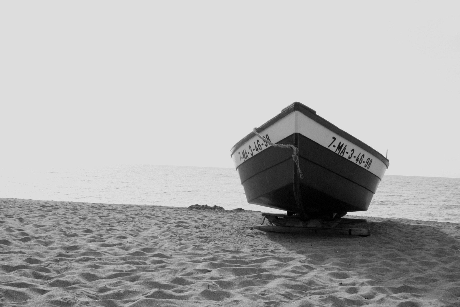 boat-in-black-and-white-1192995.jpg