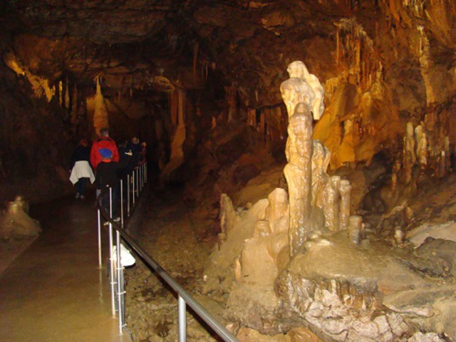 Randevú speleotems