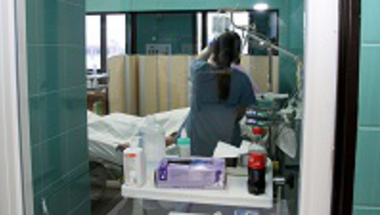 Nagyobb a baj a veszprémi kórházban: a belgyógyászaton és a kardiológián is ágyakat kellett megszüntetni