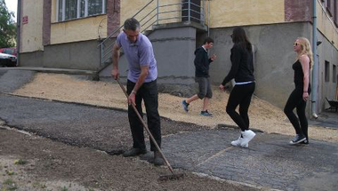 Öt gimnáziumi dolgozót átvett az önkormányzat