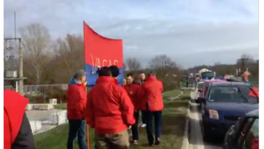 Félpályás útlezárás Veszprémben: a rabszolgatörvény ellen tiltakoznak a dolgozók