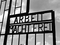 200px-Camp_ArbeitMachtFrei_Sachsenhausen.JPG