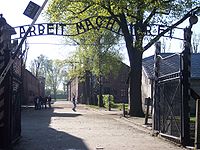 200px-Entrance_Auschwitz_I.jpg