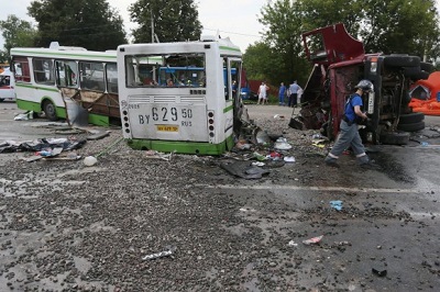 Bus-collides-with-a-truck-in-Moscow.jpg