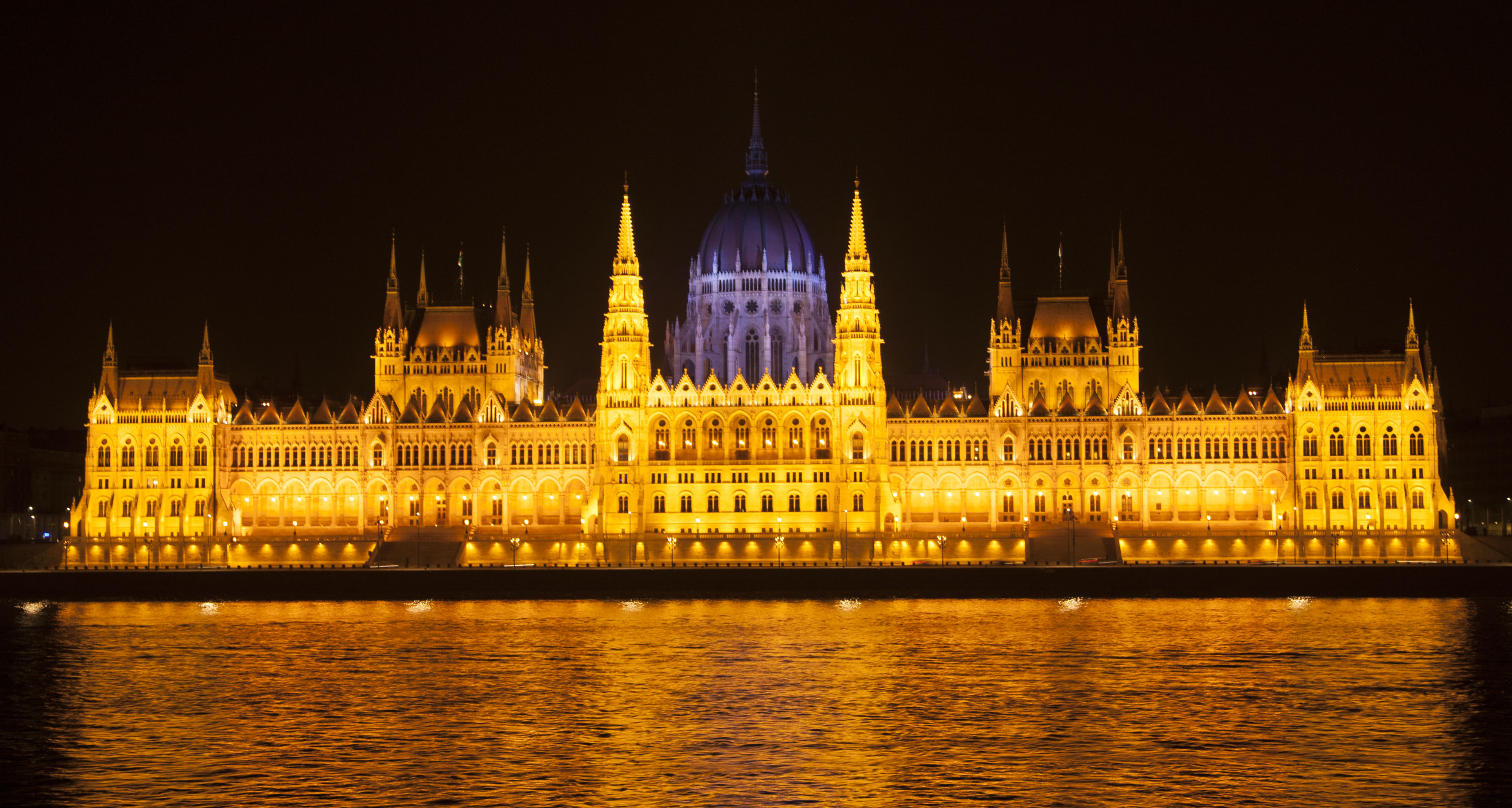 parlament.jpg