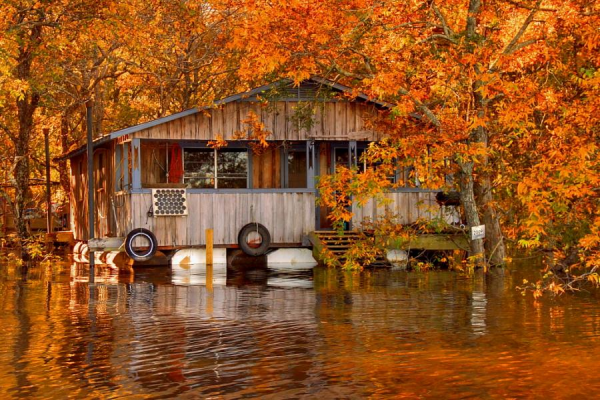 Floating-Cabin-Ouachita-River-600x400.png