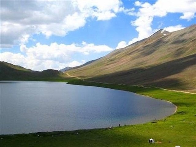 Lake_Sheosar_Lake.jpg