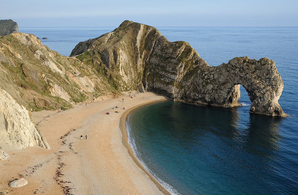 Natural_bridge_Durdle_Door_Overview.jpg