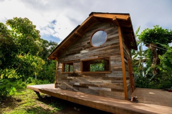 jay-nelsons-200sqft-tiny-house-in-hawaii-001-600x399.jpg