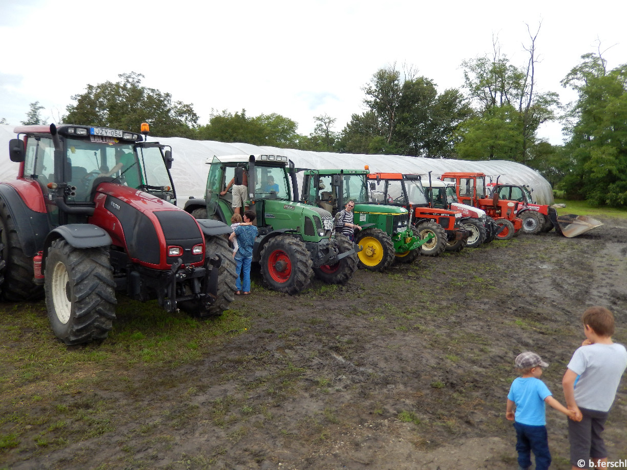 A traktorok egész nap várták a kiváncsiakat
