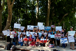 Empty the tanks / Üres medencéket! – Budapest 2014.05.24. Demonstráció