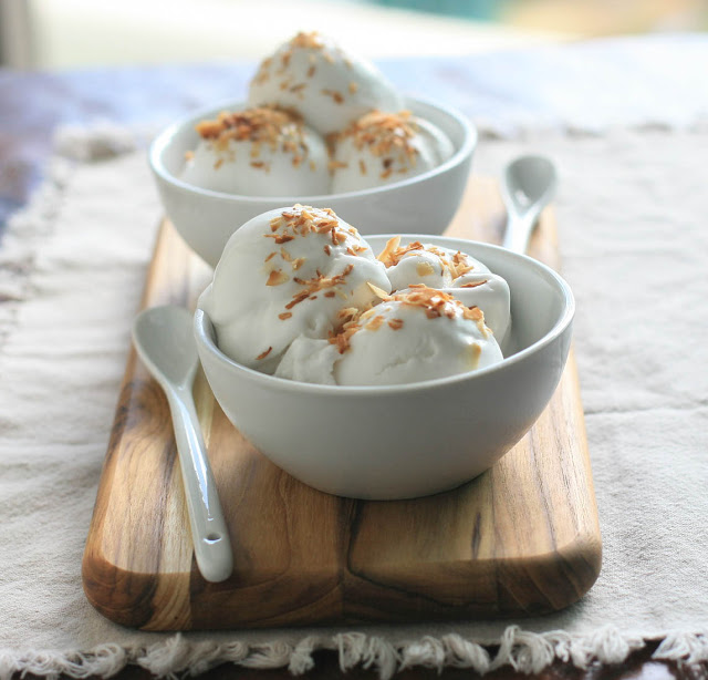 http://www.buzzfeed.com/rachelysanders/amazing-vegan-ice-cream-recipes#.xcXkqqG5J