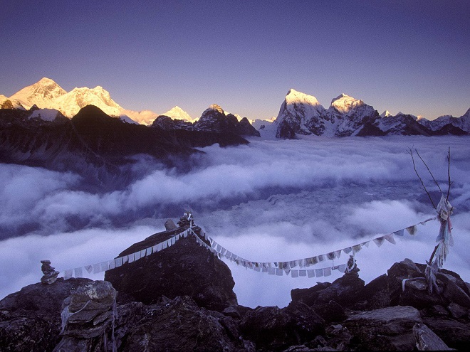 prayer_flags_on_everest_nepal_himalayas_nepal_china_tibet.jpg