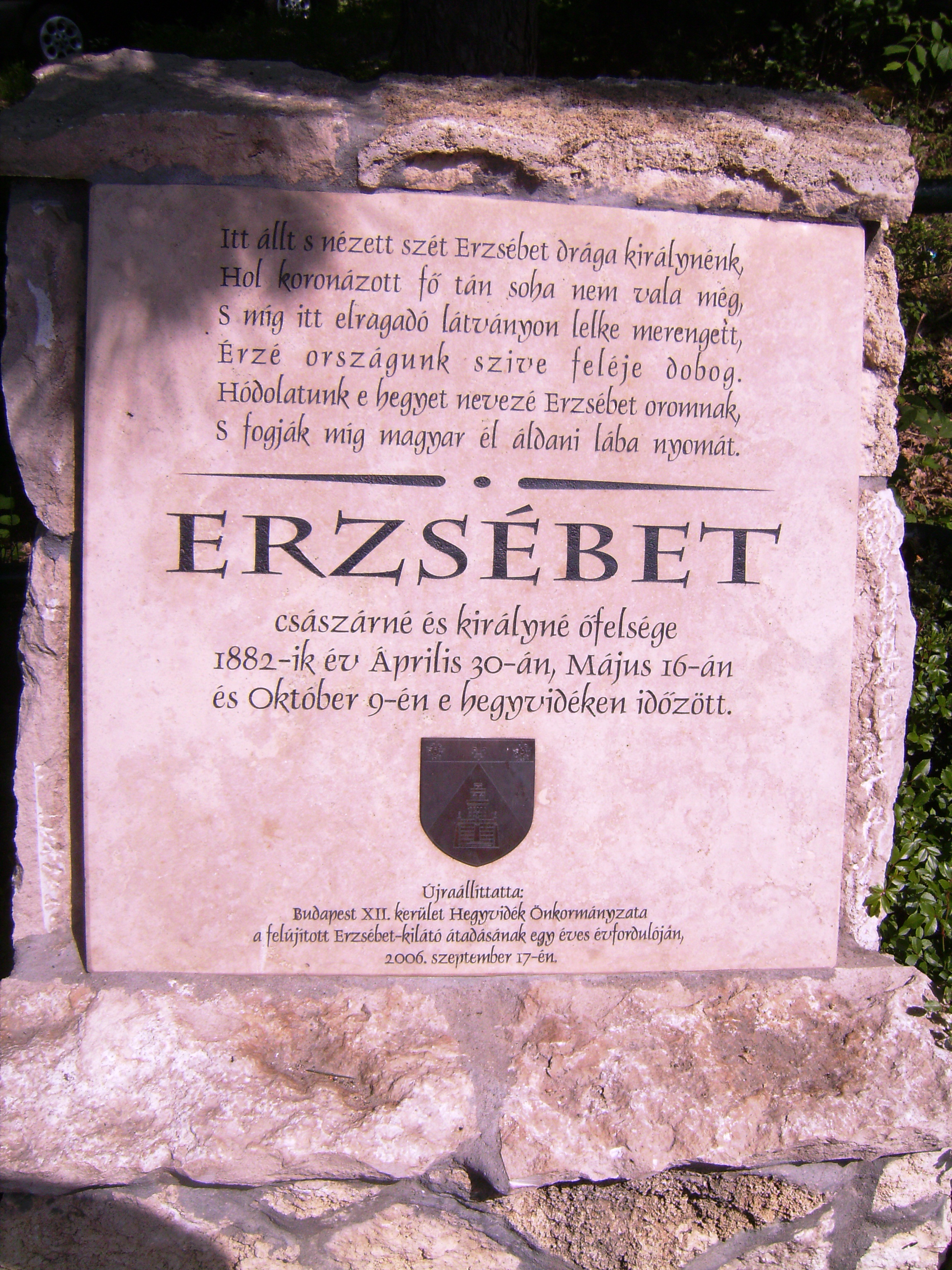 Legismertebb látogatója 1882-ben Erzsébet királyné volt, ennek a látogatásnak az emlékére emelték 1908–1910 között a hegyet koronázó Erzsébet-kilátót. A kilátó felépítményének alapja az ország egyik legrégebbi vasbetonszerkezete.