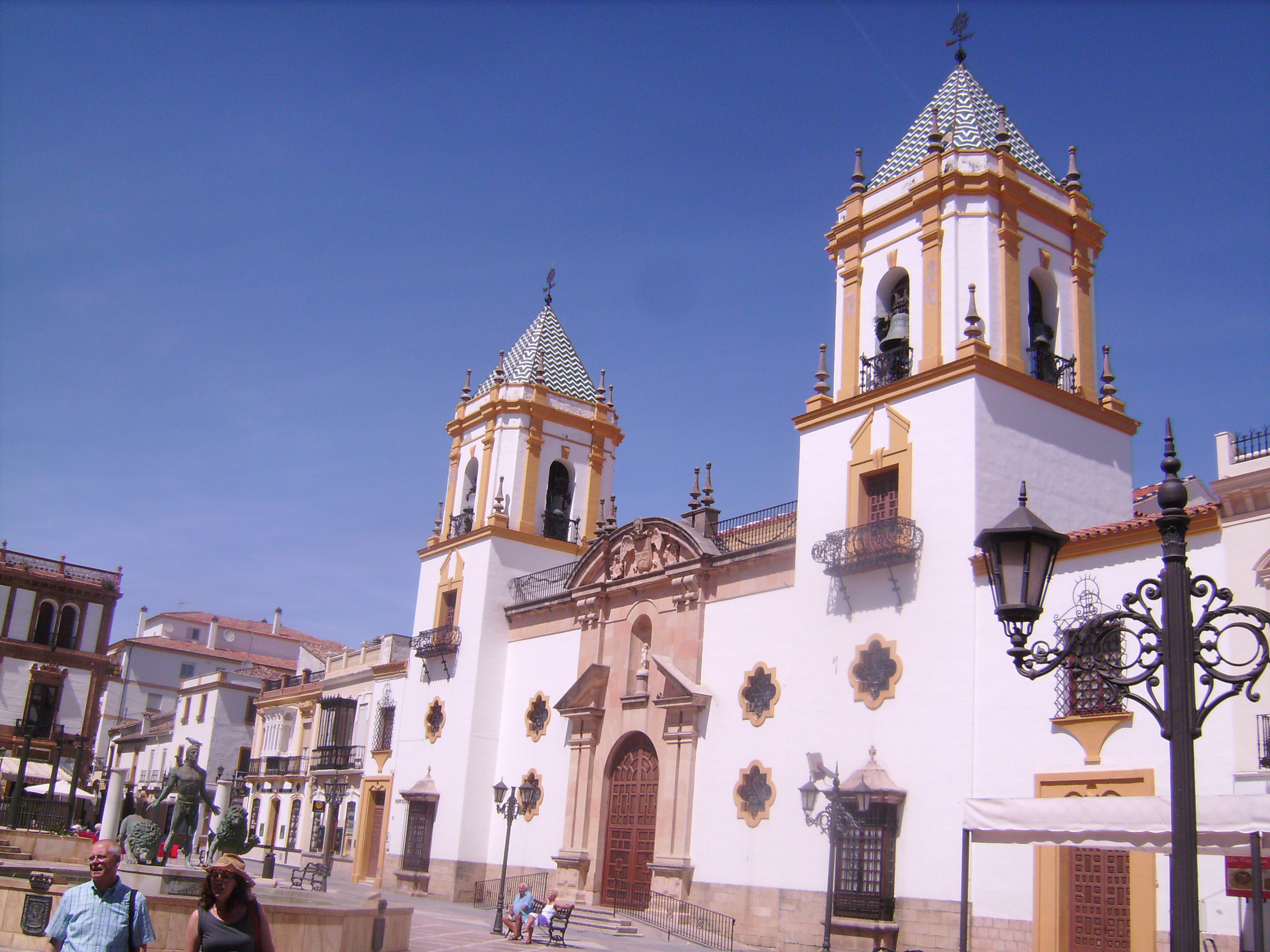 A Socorro plébániatemplom (Parroquia de Nuestra Señora del Socorro) 1956-ban épült, Ronda legnagyobb temploma