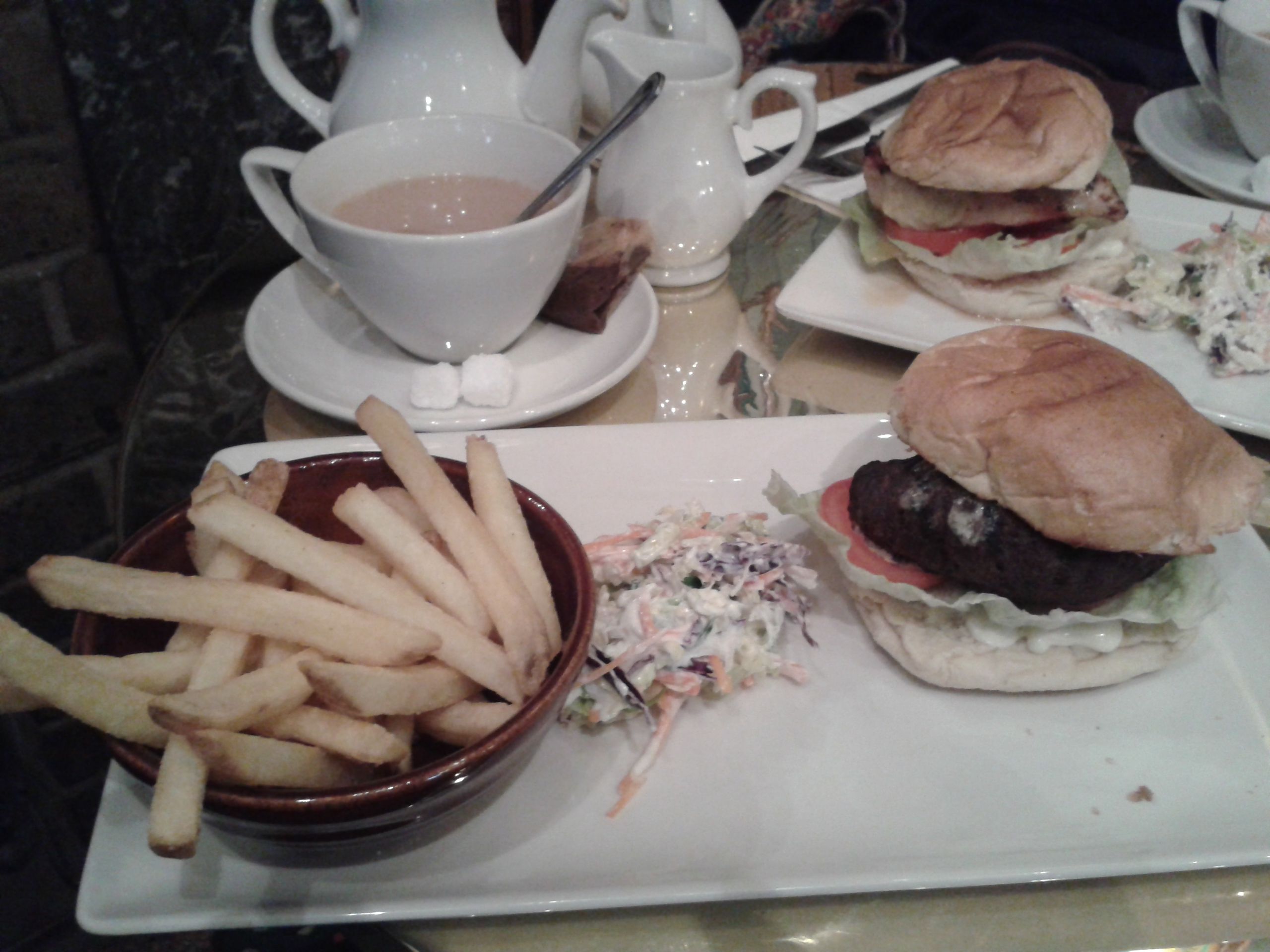 A hamburger és a tea (: