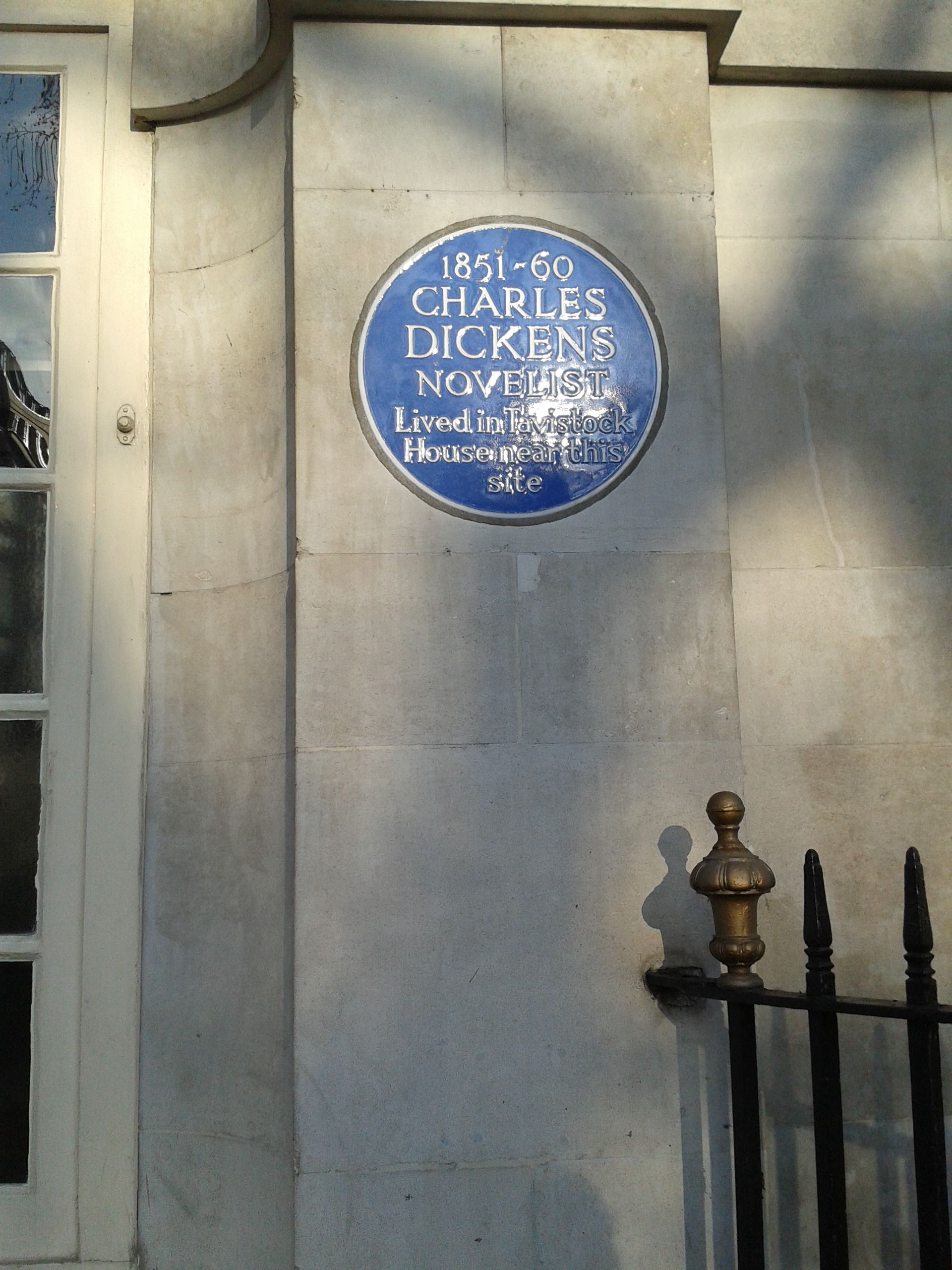 itt élt Dickens, de Lenin házát is láttuk